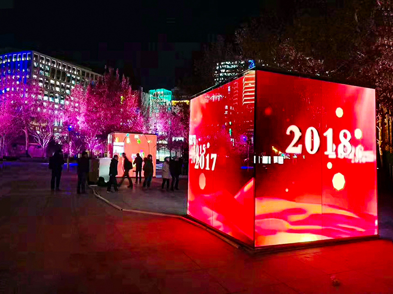 北京中關(guān)村廣場(chǎng)鏡面魔方屏項(xiàng)目