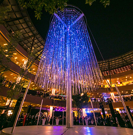 “光影上?！睙艄馑囆g(shù)節(jié)水晶樹(shù)項(xiàng)目