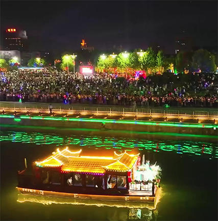 河南漯河紅楓廣場(chǎng)led網(wǎng)格屏項(xiàng)目